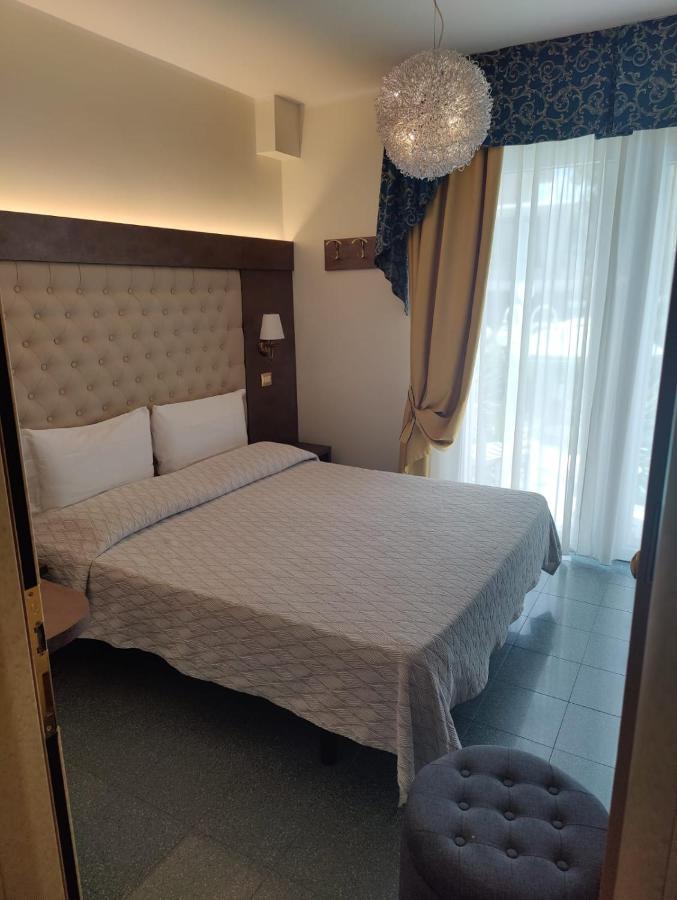Hotel Ambassador