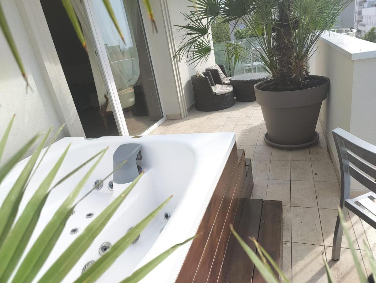 Ambassador Hotel 4*