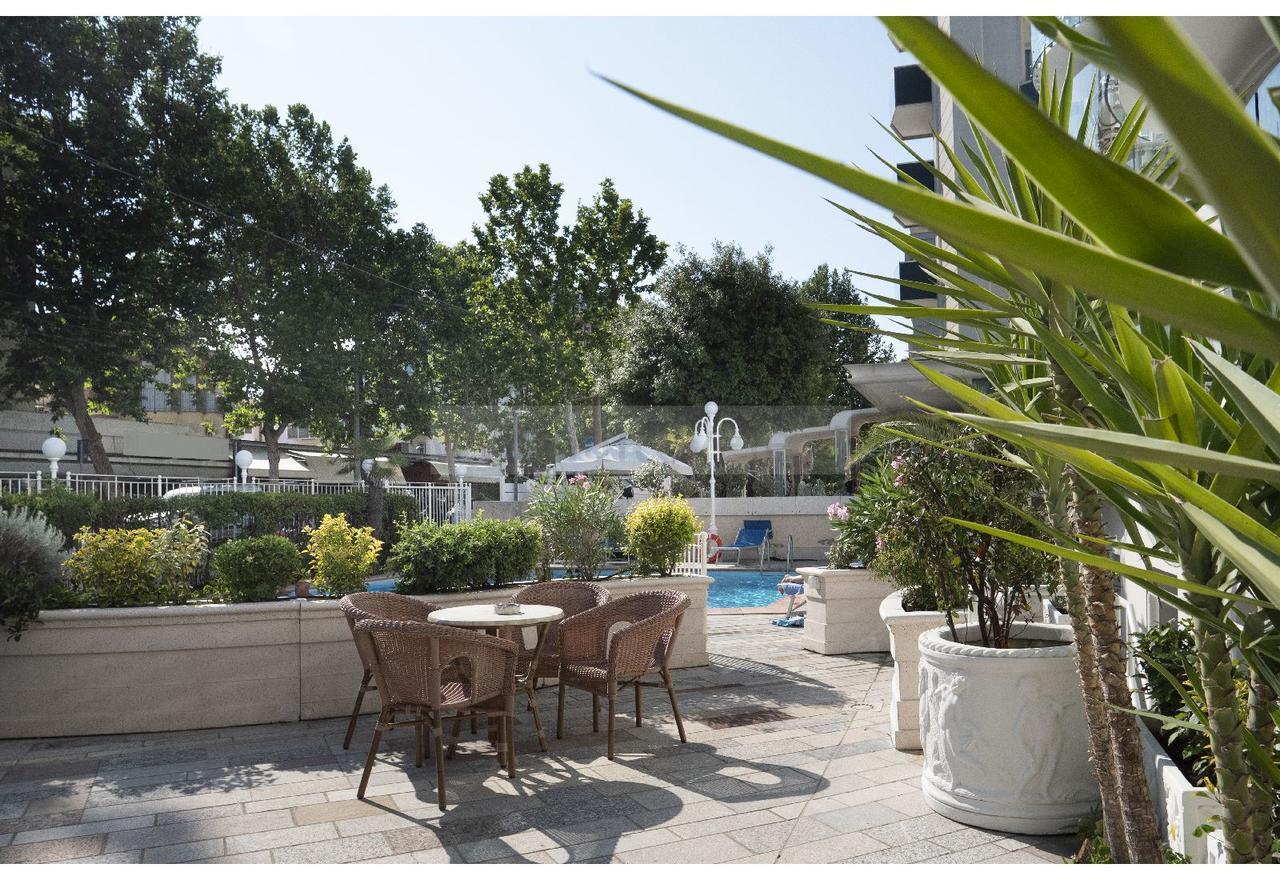 Ambassador Hotel 4*