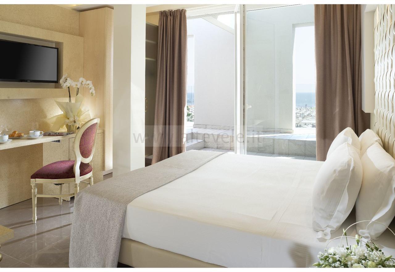 Ambassador Hotel 4*